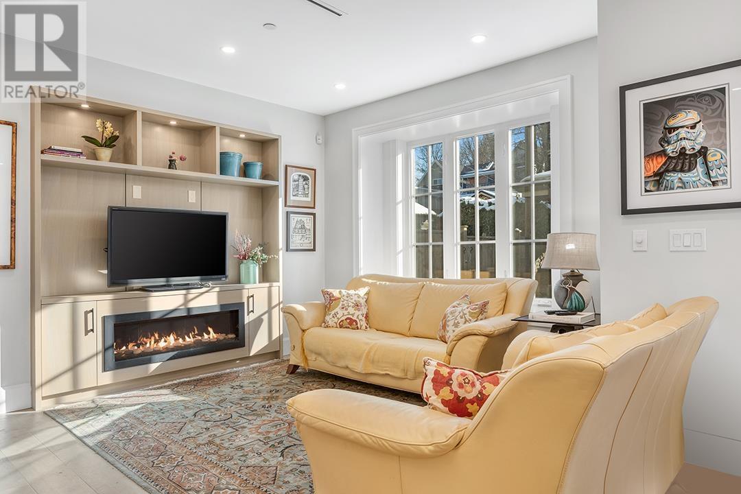 Listing Picture 2 of 24 : 622 E 11TH AVENUE, Vancouver / 溫哥華 - 魯藝地產 Yvonne Lu Group - MLS Medallion Club Member