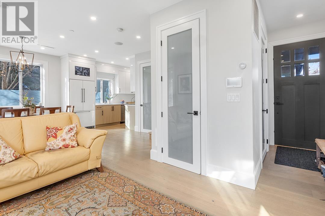 Listing Picture 8 of 24 : 622 E 11TH AVENUE, Vancouver / 溫哥華 - 魯藝地產 Yvonne Lu Group - MLS Medallion Club Member