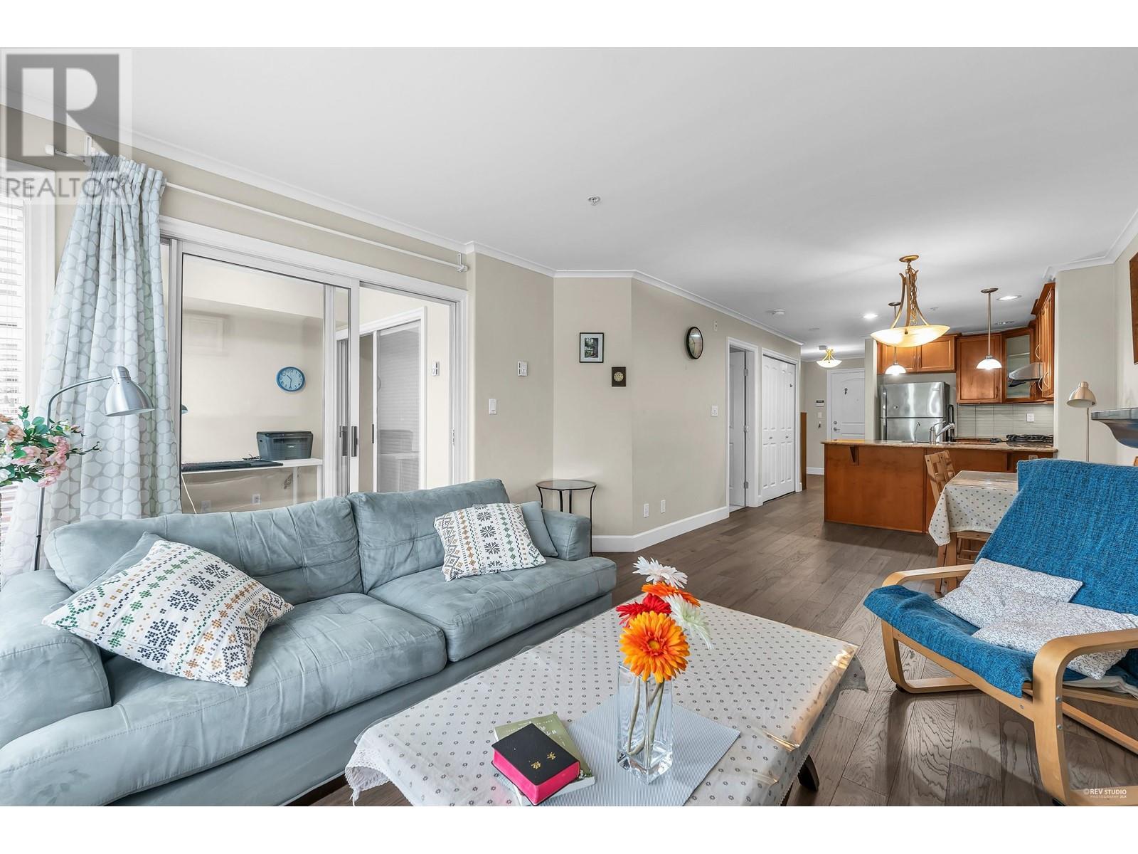 Listing Picture 10 of 28 : 301 2103 W 45TH AVENUE, Vancouver / 溫哥華 - 魯藝地產 Yvonne Lu Group - MLS Medallion Club Member