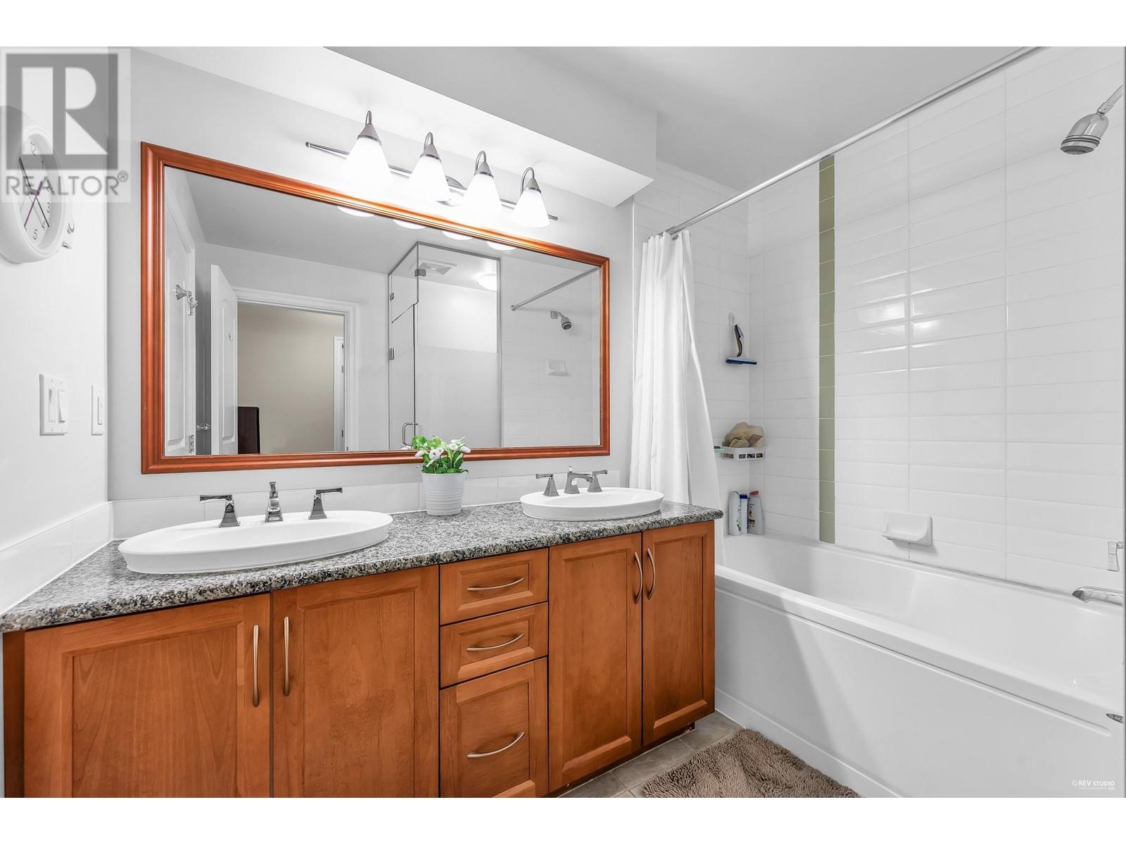 Listing Picture 18 of 28 : 301 2103 W 45TH AVENUE, Vancouver / 溫哥華 - 魯藝地產 Yvonne Lu Group - MLS Medallion Club Member