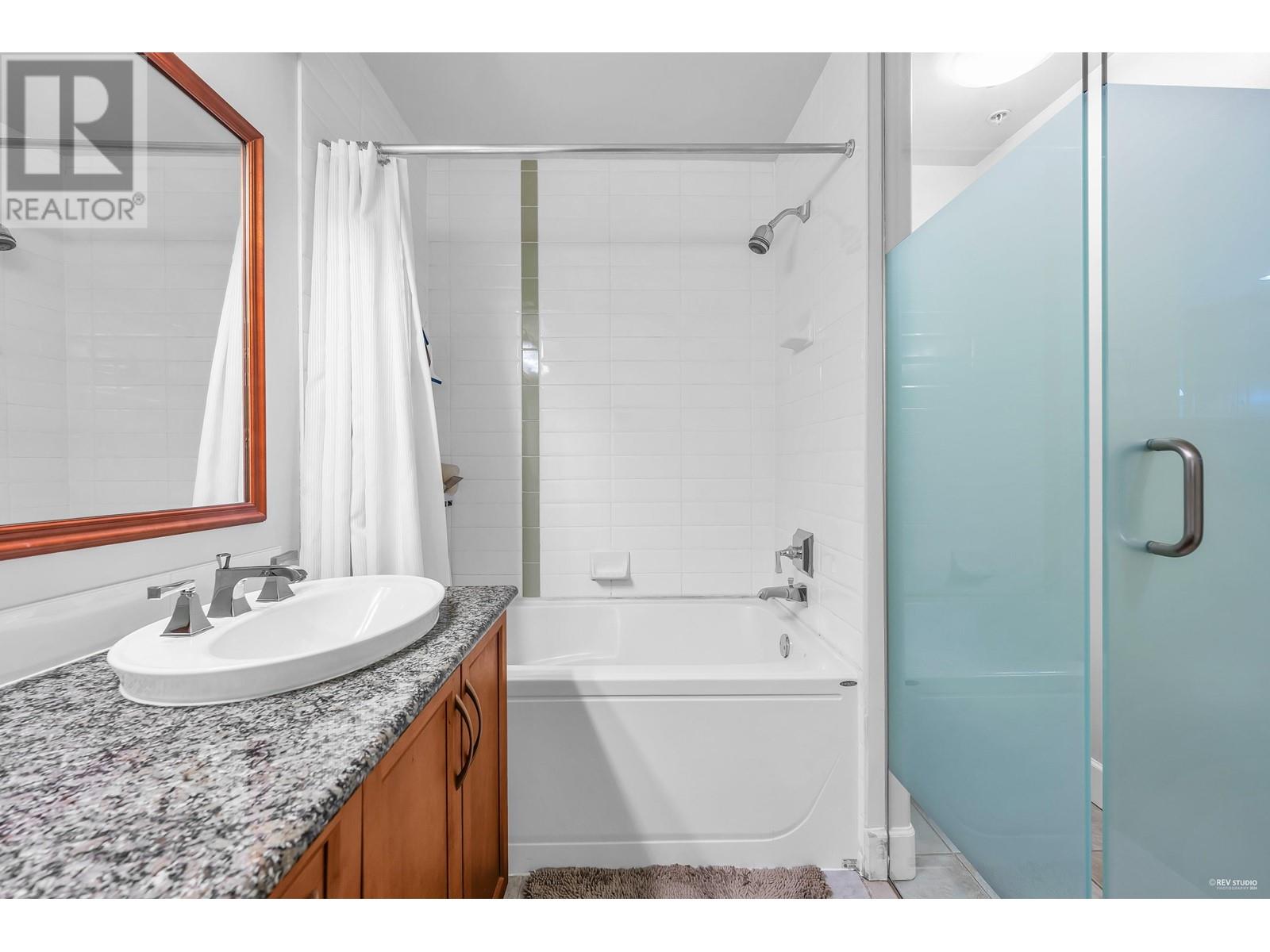 Listing Picture 19 of 28 : 301 2103 W 45TH AVENUE, Vancouver / 溫哥華 - 魯藝地產 Yvonne Lu Group - MLS Medallion Club Member