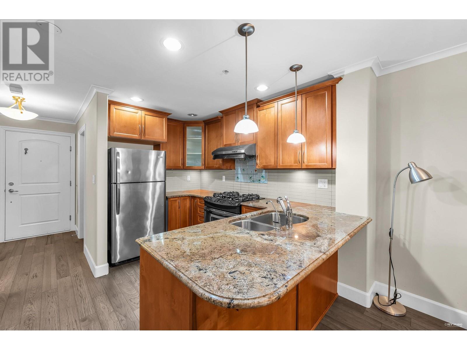 Listing Picture 6 of 28 : 301 2103 W 45TH AVENUE, Vancouver / 溫哥華 - 魯藝地產 Yvonne Lu Group - MLS Medallion Club Member