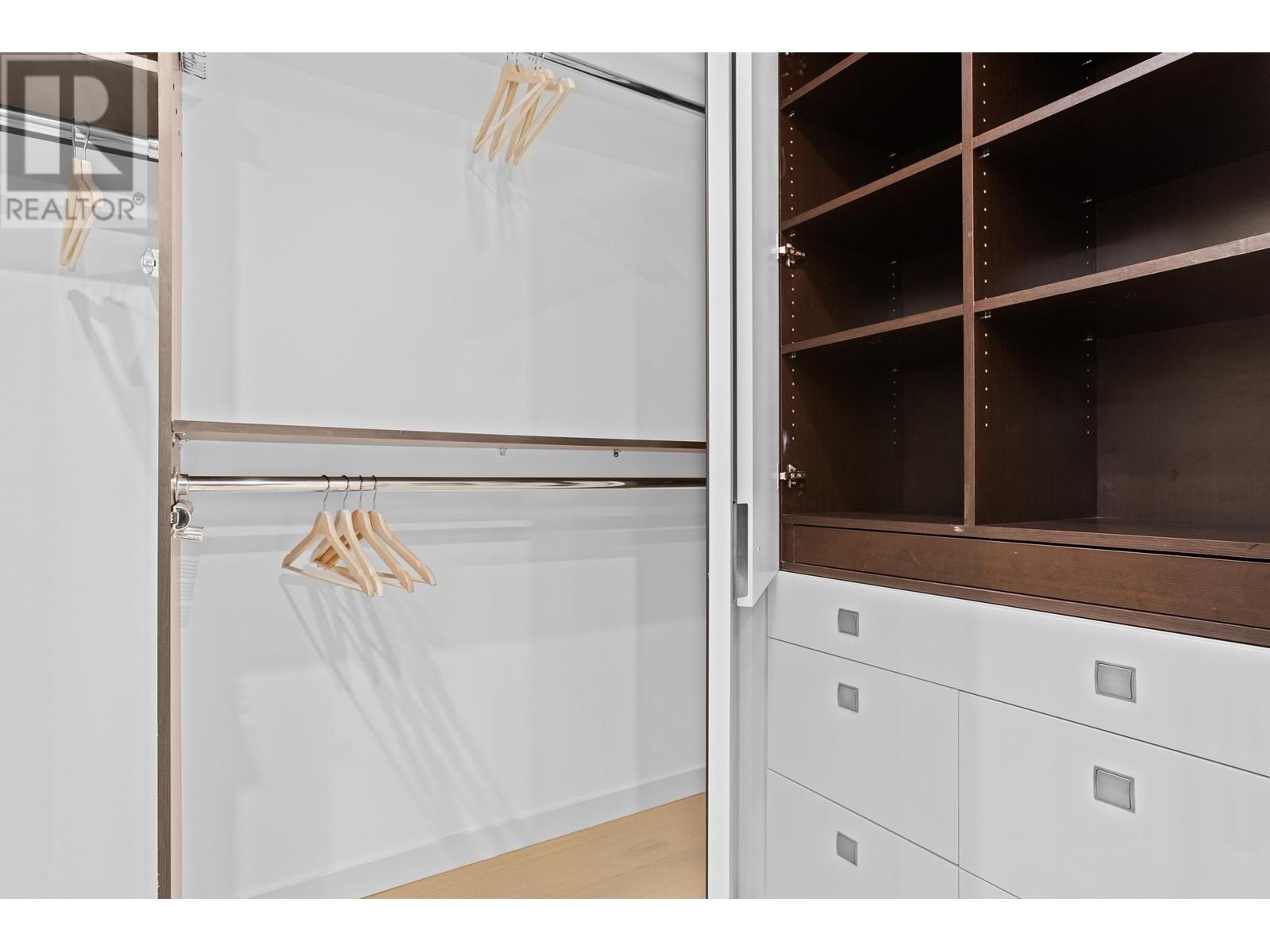 Listing Picture 13 of 25 : 2703 788 RICHARDS STREET, Vancouver / 溫哥華 - 魯藝地產 Yvonne Lu Group - MLS Medallion Club Member