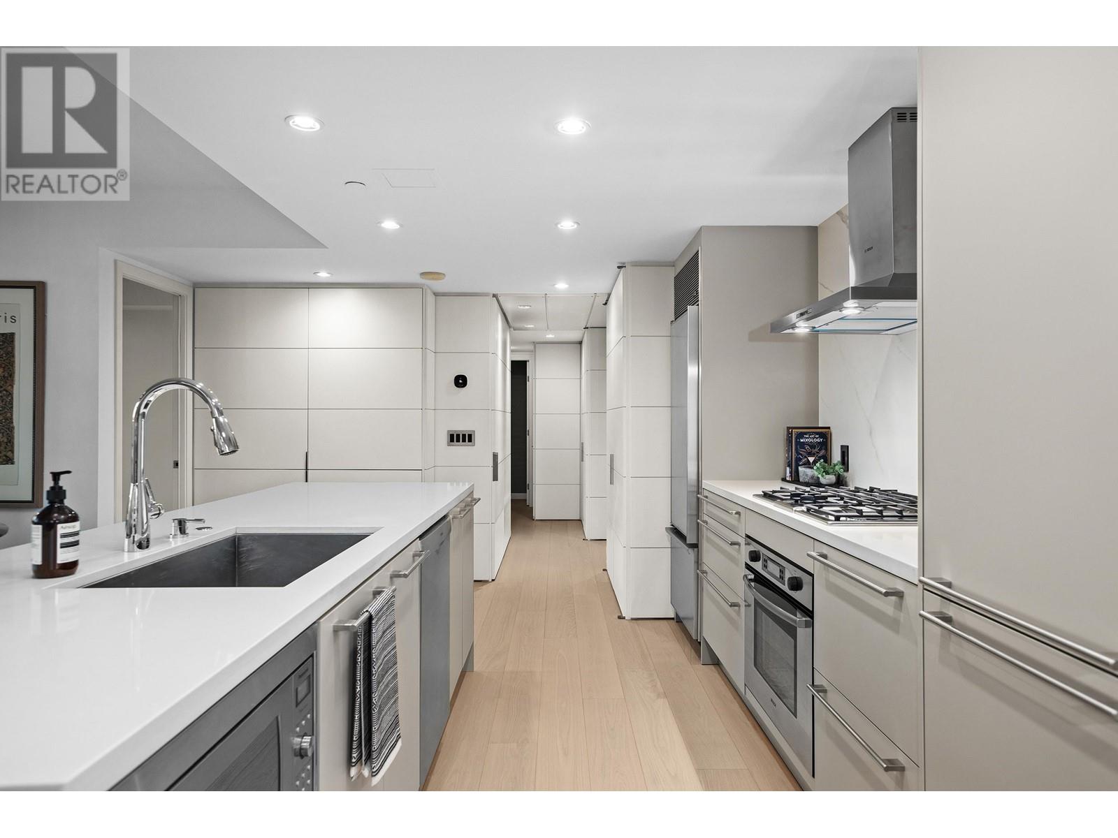 Listing Picture 3 of 25 : 2703 788 RICHARDS STREET, Vancouver / 溫哥華 - 魯藝地產 Yvonne Lu Group - MLS Medallion Club Member