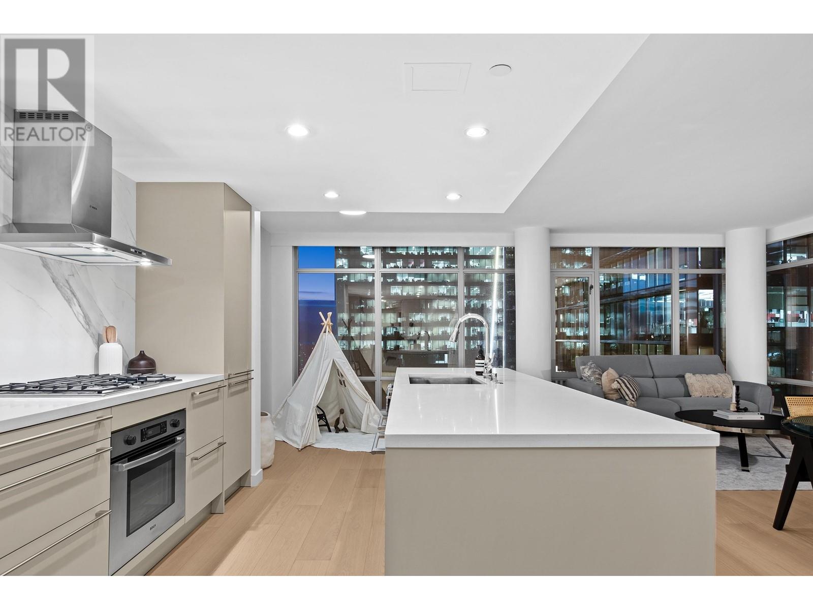 Listing Picture 6 of 25 : 2703 788 RICHARDS STREET, Vancouver / 溫哥華 - 魯藝地產 Yvonne Lu Group - MLS Medallion Club Member