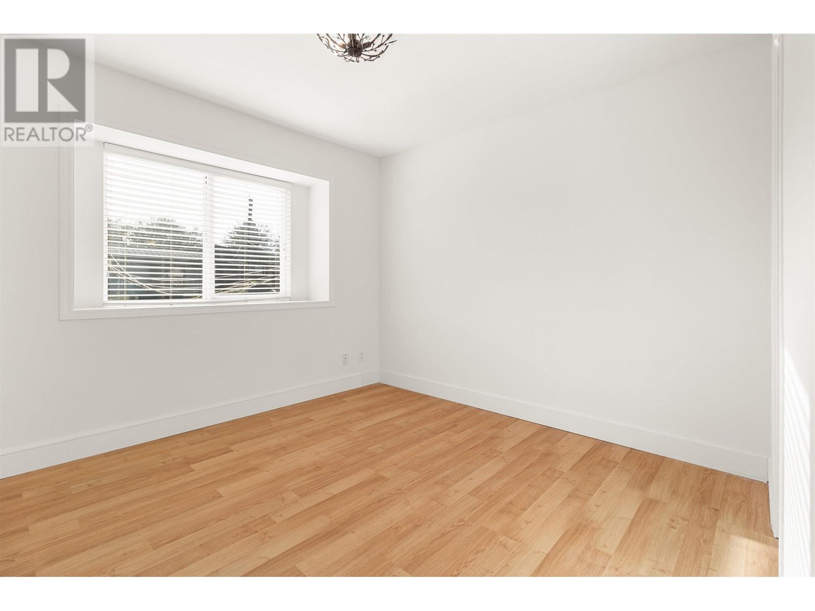 Listing Picture 12 of 26 : 498 E 19TH AVENUE, Vancouver / 溫哥華 - 魯藝地產 Yvonne Lu Group - MLS Medallion Club Member