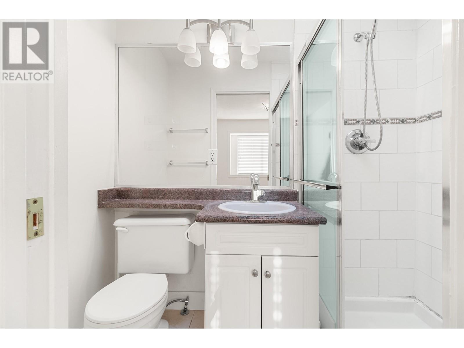 Listing Picture 15 of 26 : 498 E 19TH AVENUE, Vancouver / 溫哥華 - 魯藝地產 Yvonne Lu Group - MLS Medallion Club Member