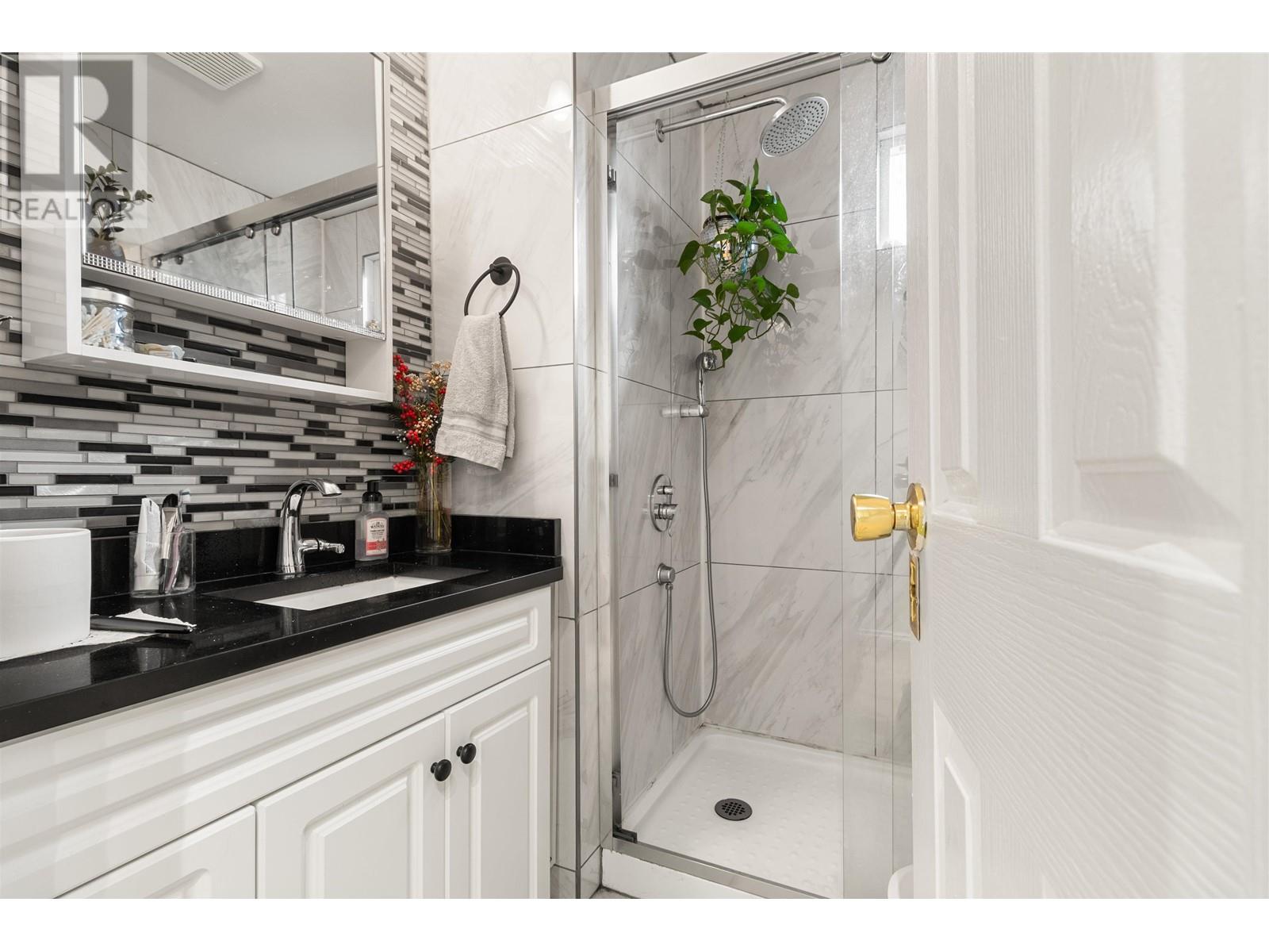 Listing Picture 22 of 26 : 498 E 19TH AVENUE, Vancouver / 溫哥華 - 魯藝地產 Yvonne Lu Group - MLS Medallion Club Member