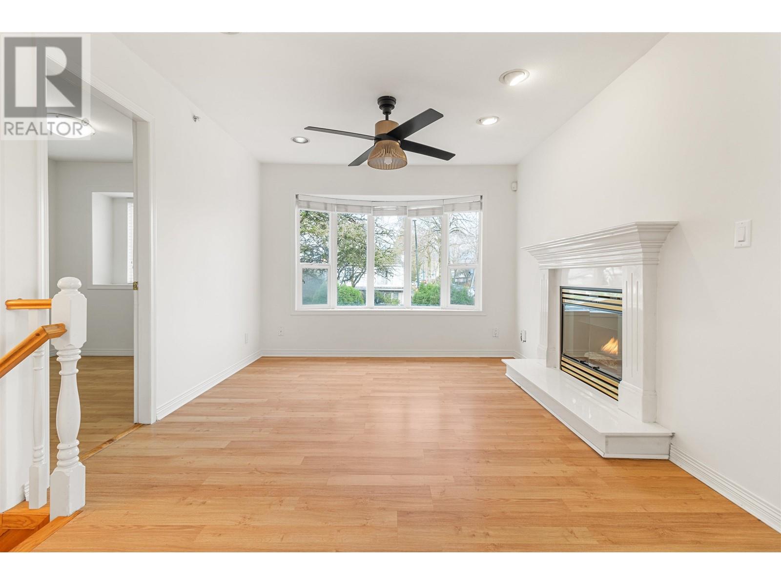 Listing Picture 3 of 26 : 498 E 19TH AVENUE, Vancouver / 溫哥華 - 魯藝地產 Yvonne Lu Group - MLS Medallion Club Member