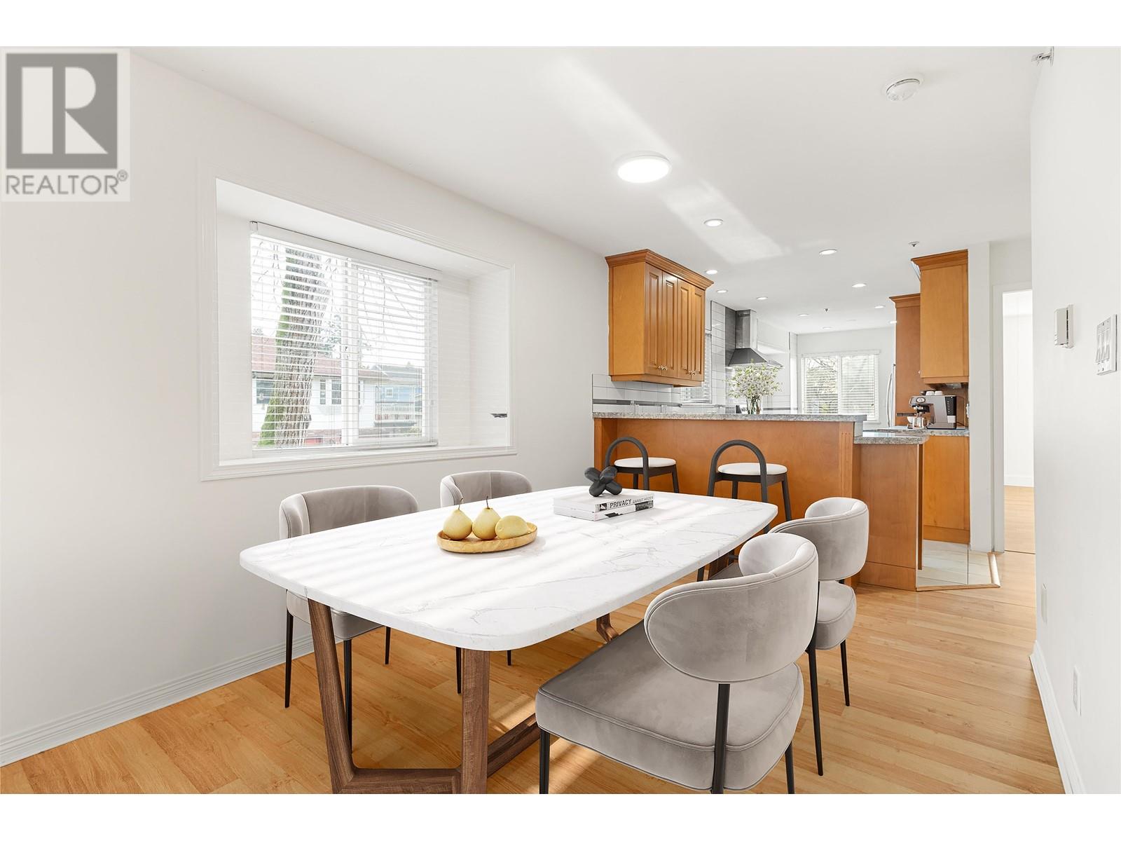 Listing Picture 6 of 26 : 498 E 19TH AVENUE, Vancouver / 溫哥華 - 魯藝地產 Yvonne Lu Group - MLS Medallion Club Member