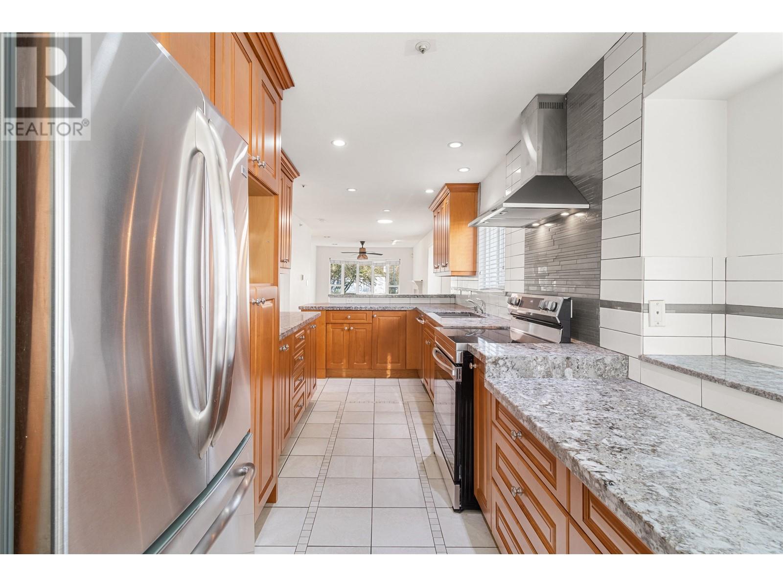 Listing Picture 9 of 26 : 498 E 19TH AVENUE, Vancouver / 溫哥華 - 魯藝地產 Yvonne Lu Group - MLS Medallion Club Member