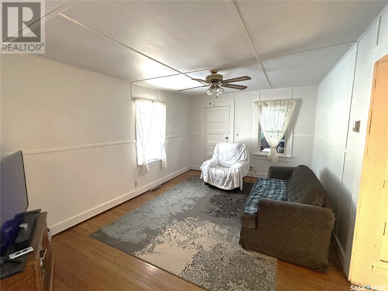 326 Taylor Street, Bienfait, Saskatchewan  S0C 0M0 - Photo 17 - SK996135