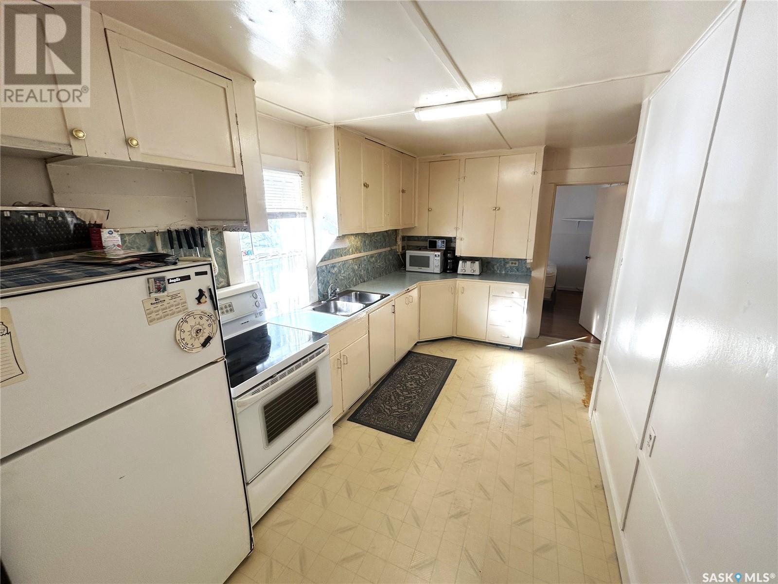 326 Taylor Street, Bienfait, Saskatchewan  S0C 0M0 - Photo 7 - SK996135