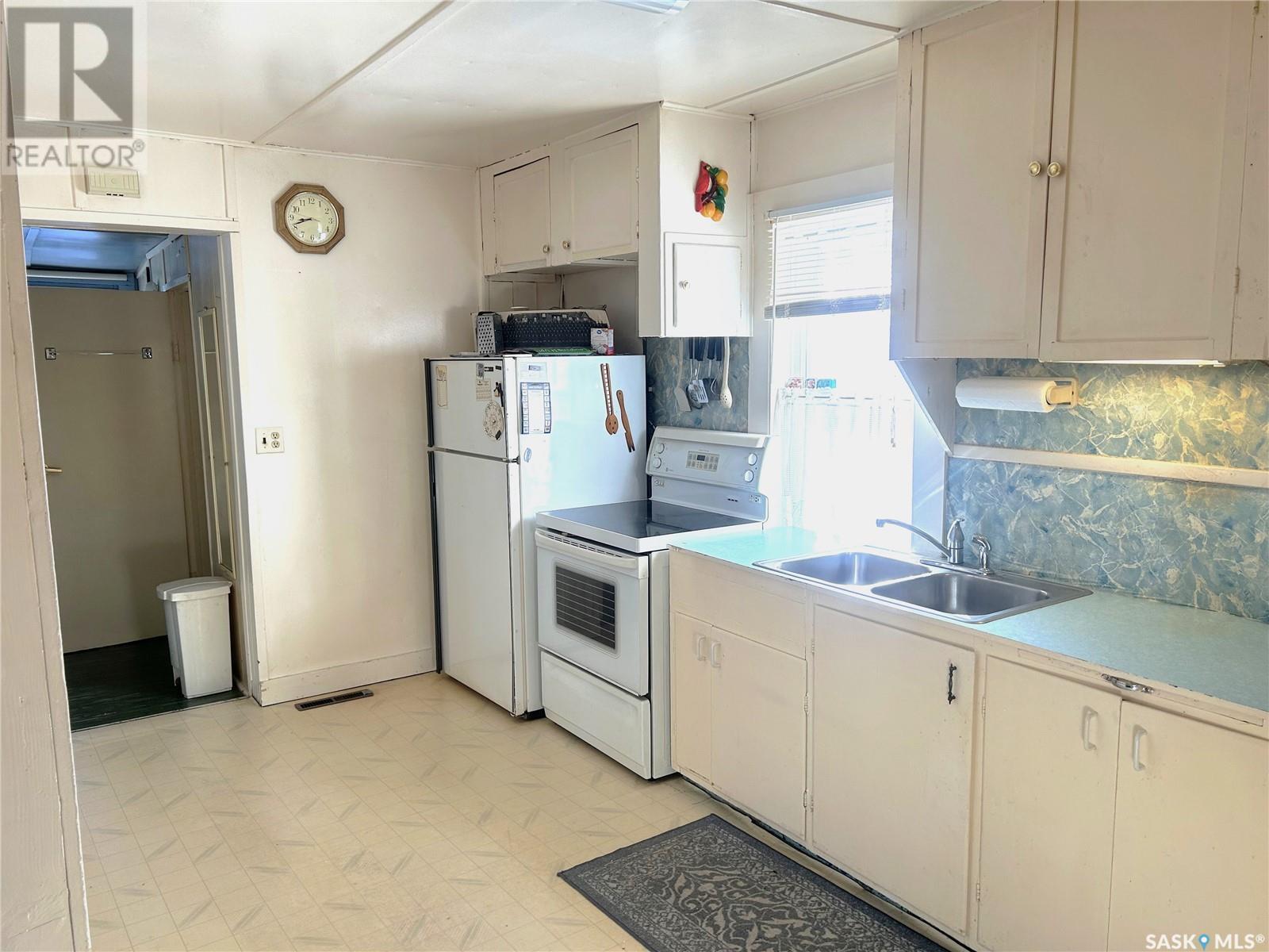 326 Taylor Street, Bienfait, Saskatchewan  S0C 0M0 - Photo 8 - SK996135