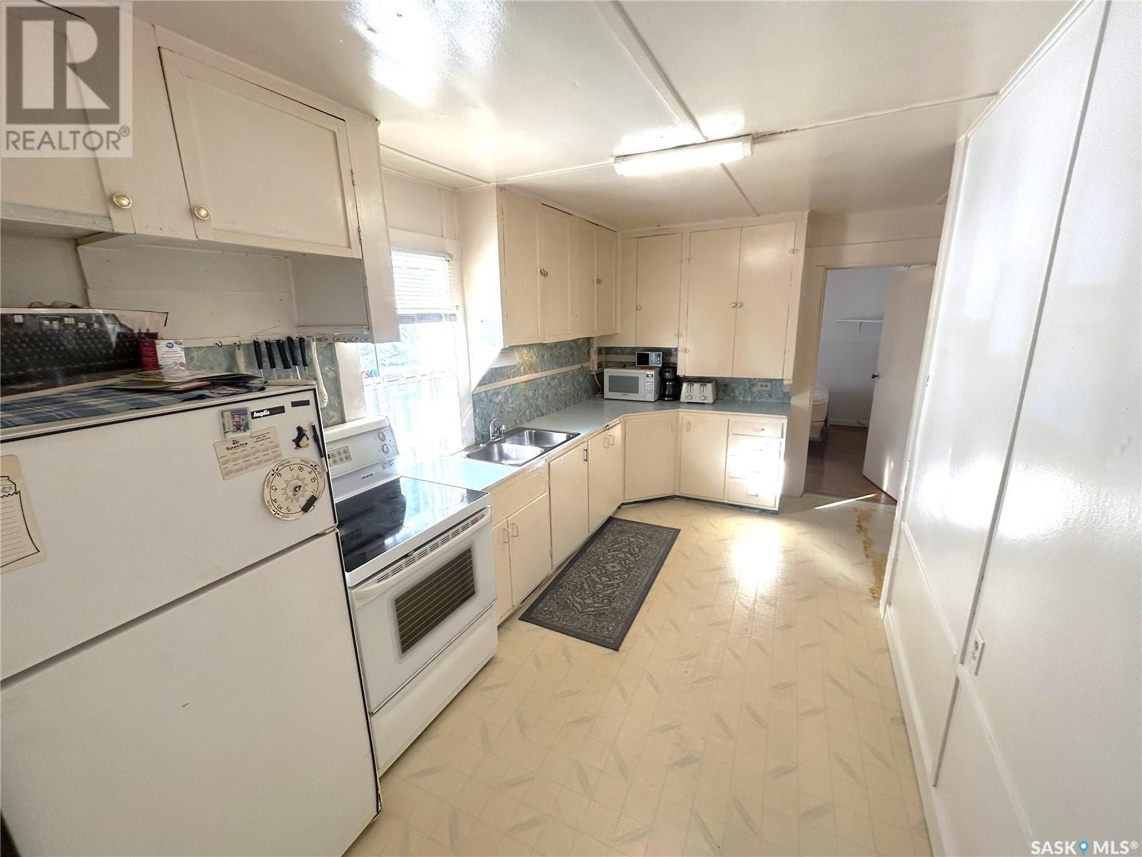 326 Taylor Street, Bienfait, Saskatchewan  S0C 0M0 - Photo 9 - SK996135