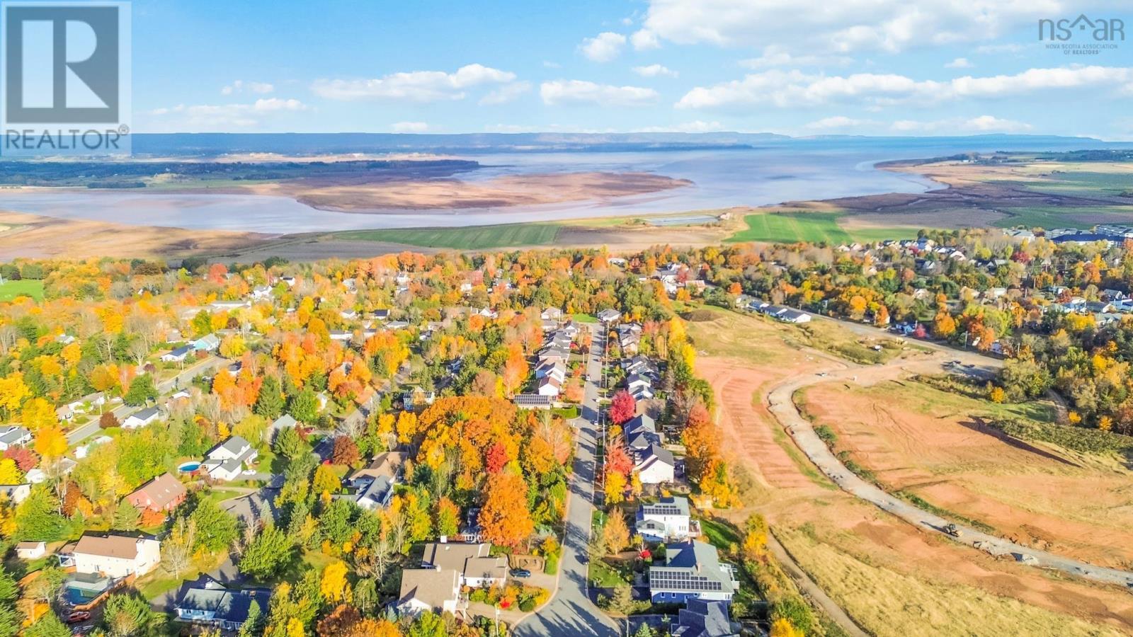 84 Bishop Avenue, Wolfville, Nova Scotia  B4P 2L5 - Photo 3 - 202503217