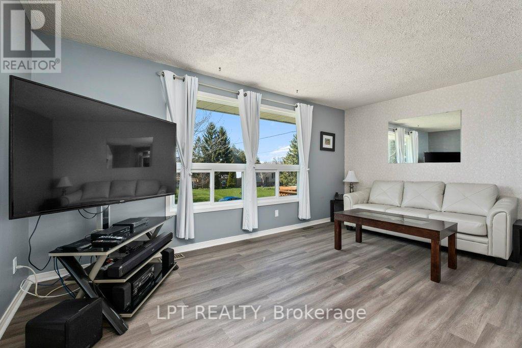 Property at 3 DEERFIELD STREET image 3