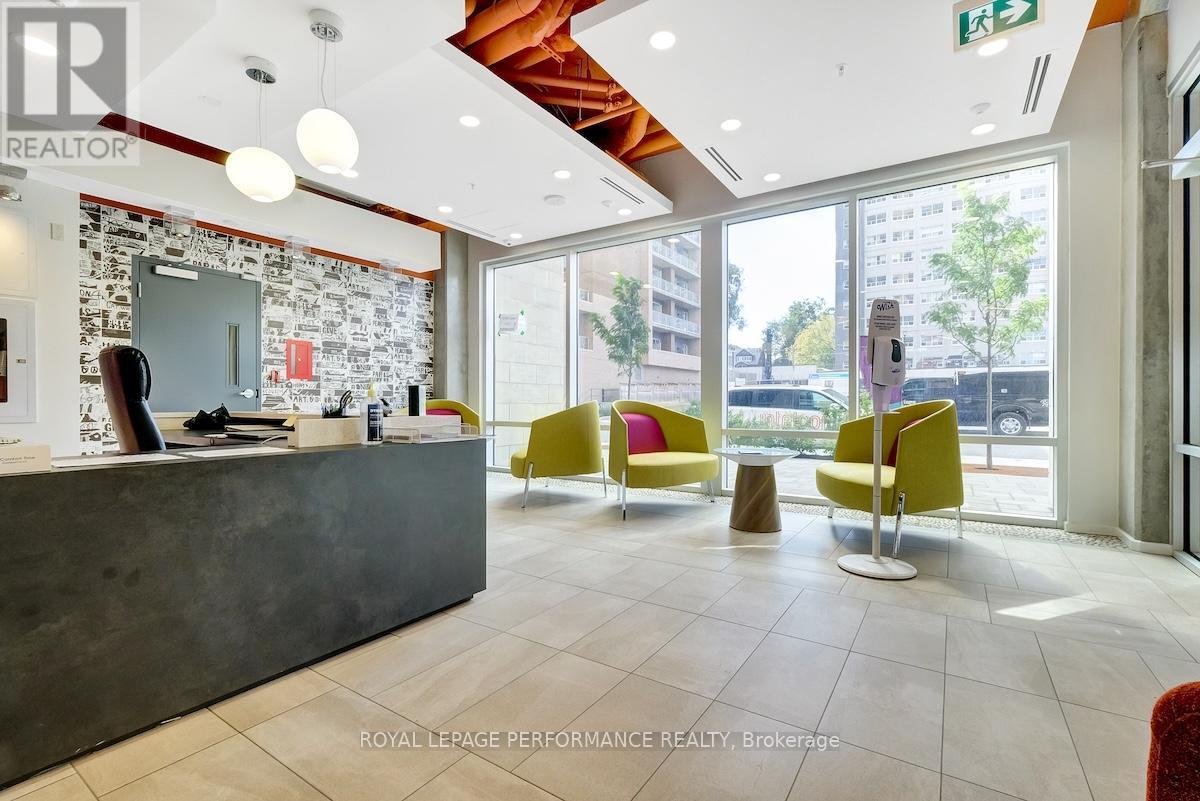 Property at 1010 - 105 CHAMPAGNE AVENUE S image 3