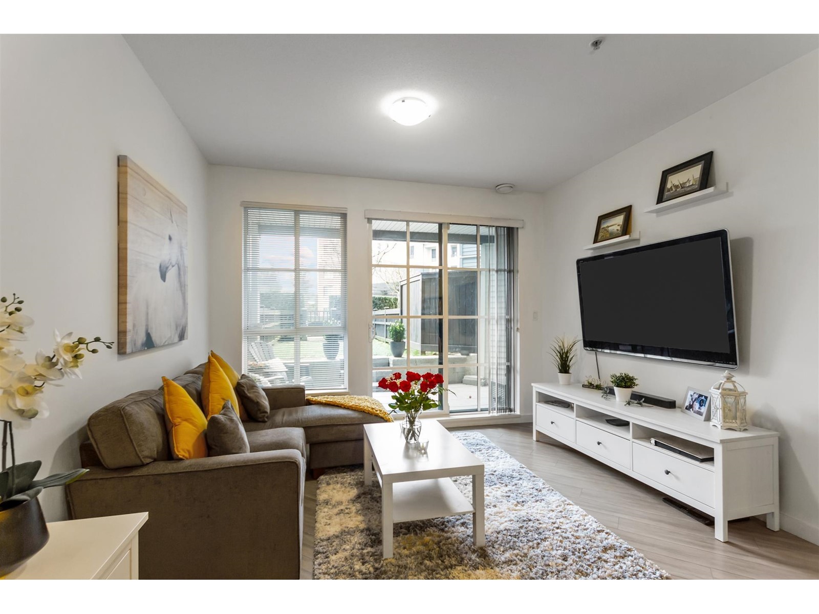 Property at 132 15168 33 AVENUE image 2