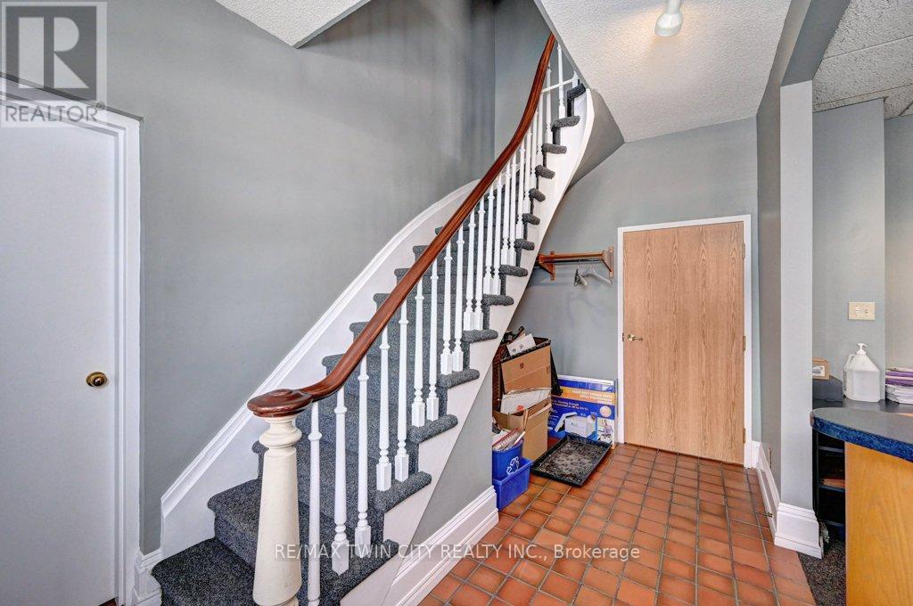 171 Victoria Street N, Kitchener, Ontario  N2H 5C5 - Photo 8 - X11979486