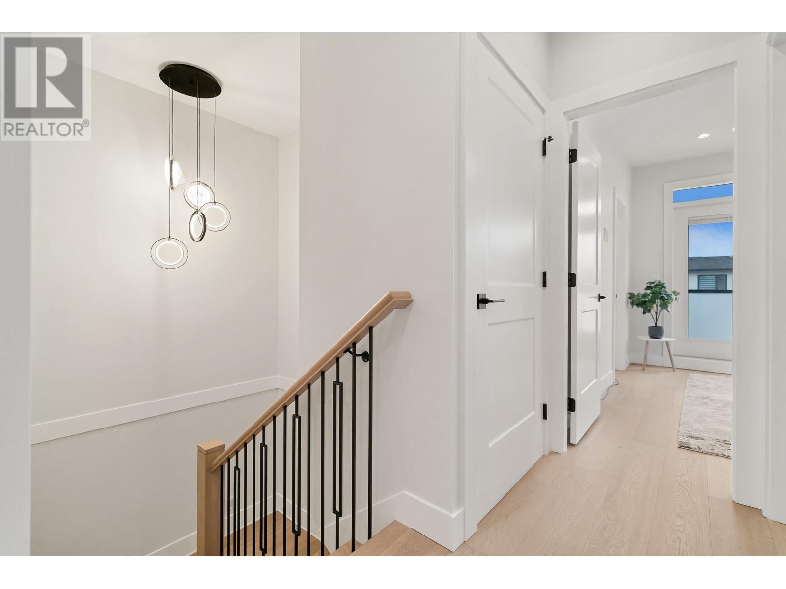 6926 Carnegie Street, Burnaby, British Columbia  V5B 1Y5 - Photo 15 - R2967216