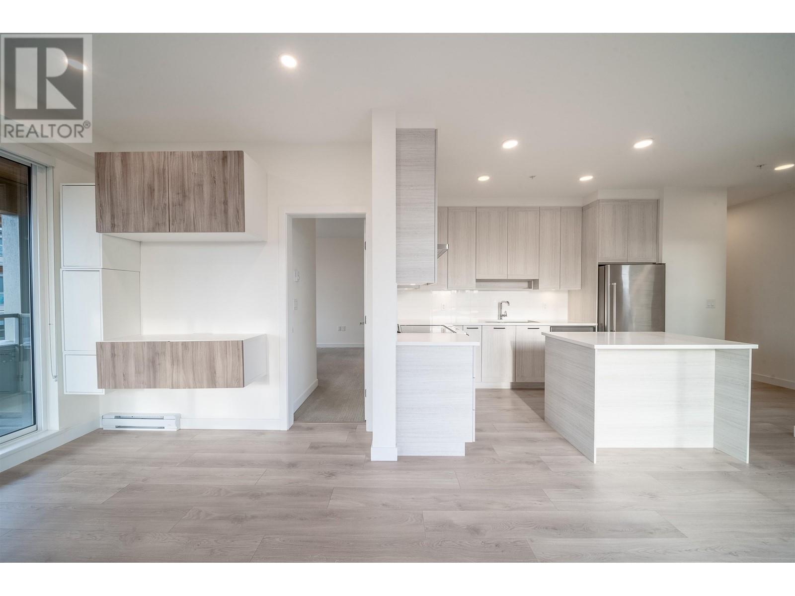 Listing Picture 2 of 6 : 411 7169 14TH AVENUE, Burnaby / 本拿比 - 魯藝地產 Yvonne Lu Group - MLS Medallion Club Member