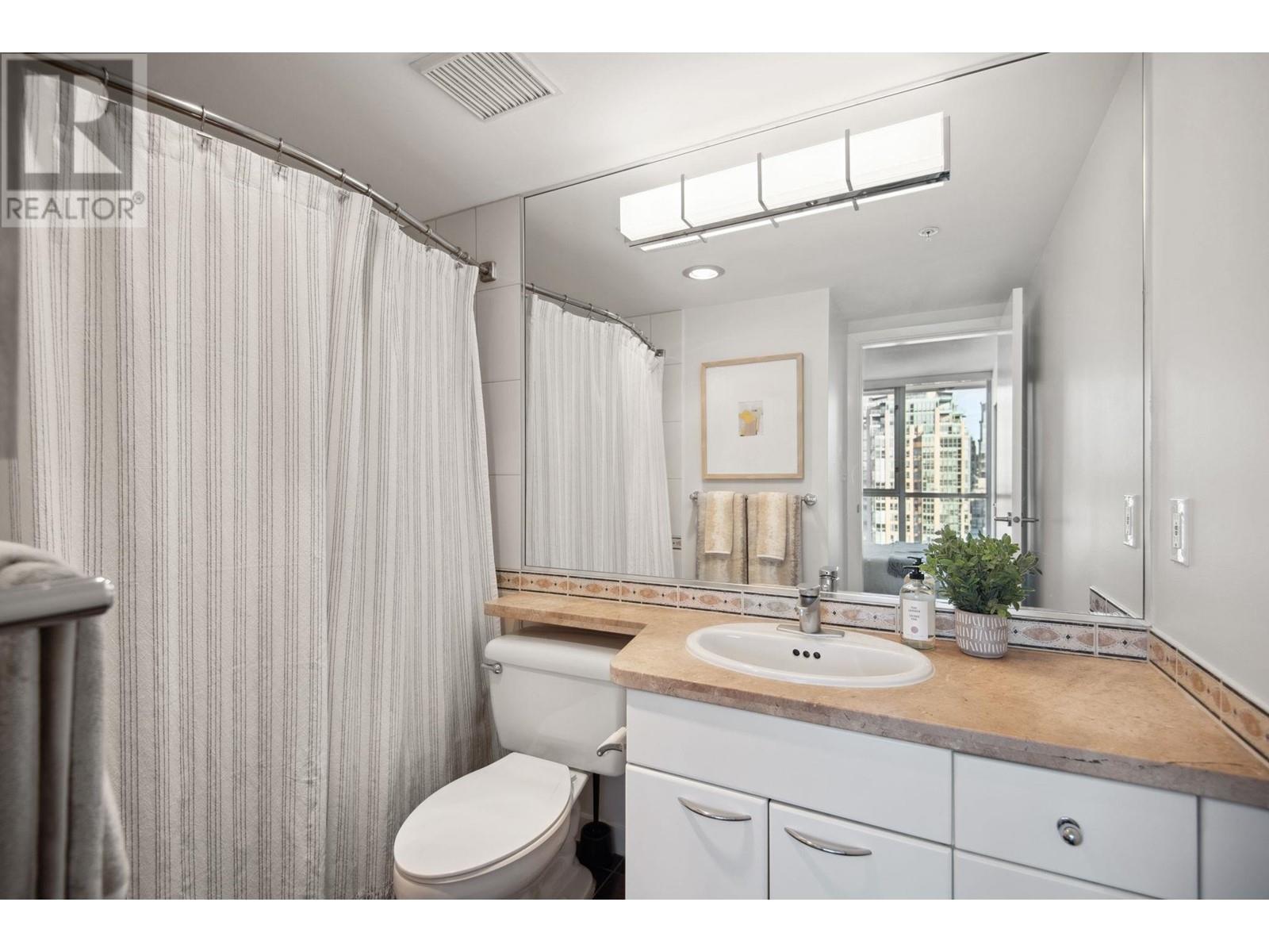 Listing Picture 14 of 24 : 2101 1201 MARINASIDE CRESCENT, Vancouver / 溫哥華 - 魯藝地產 Yvonne Lu Group - MLS Medallion Club Member