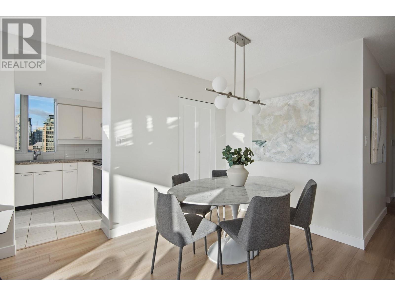 Listing Picture 5 of 24 : 2101 1201 MARINASIDE CRESCENT, Vancouver / 溫哥華 - 魯藝地產 Yvonne Lu Group - MLS Medallion Club Member