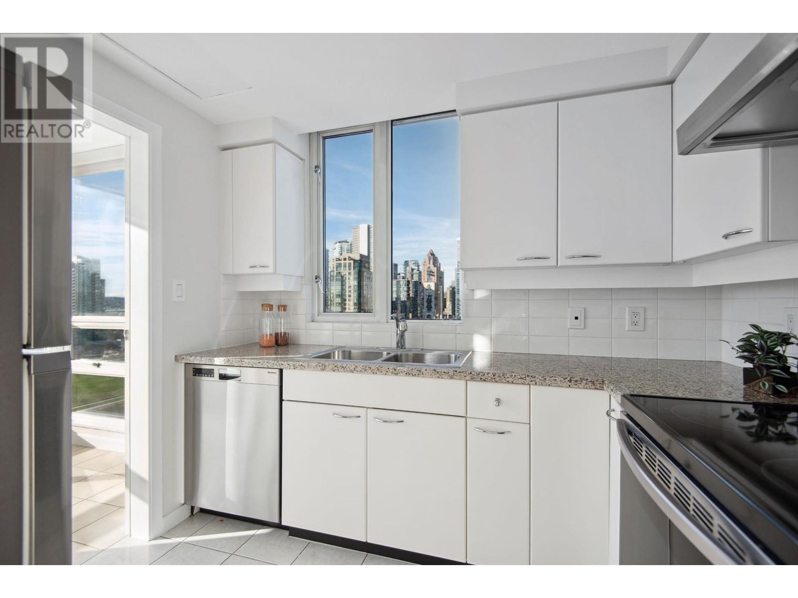 Listing Picture 8 of 24 : 2101 1201 MARINASIDE CRESCENT, Vancouver / 溫哥華 - 魯藝地產 Yvonne Lu Group - MLS Medallion Club Member