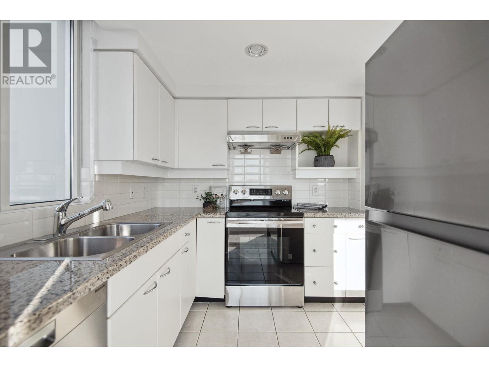 Listing Picture 9 of 24 : 2101 1201 MARINASIDE CRESCENT, Vancouver / 溫哥華 - 魯藝地產 Yvonne Lu Group - MLS Medallion Club Member