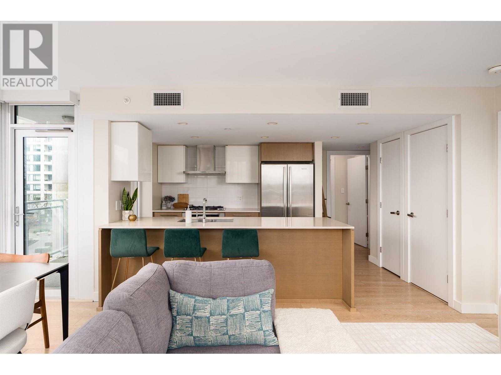 Listing Picture 13 of 30 : 513 1618 QUEBEC STREET, Vancouver / 溫哥華 - 魯藝地產 Yvonne Lu Group - MLS Medallion Club Member