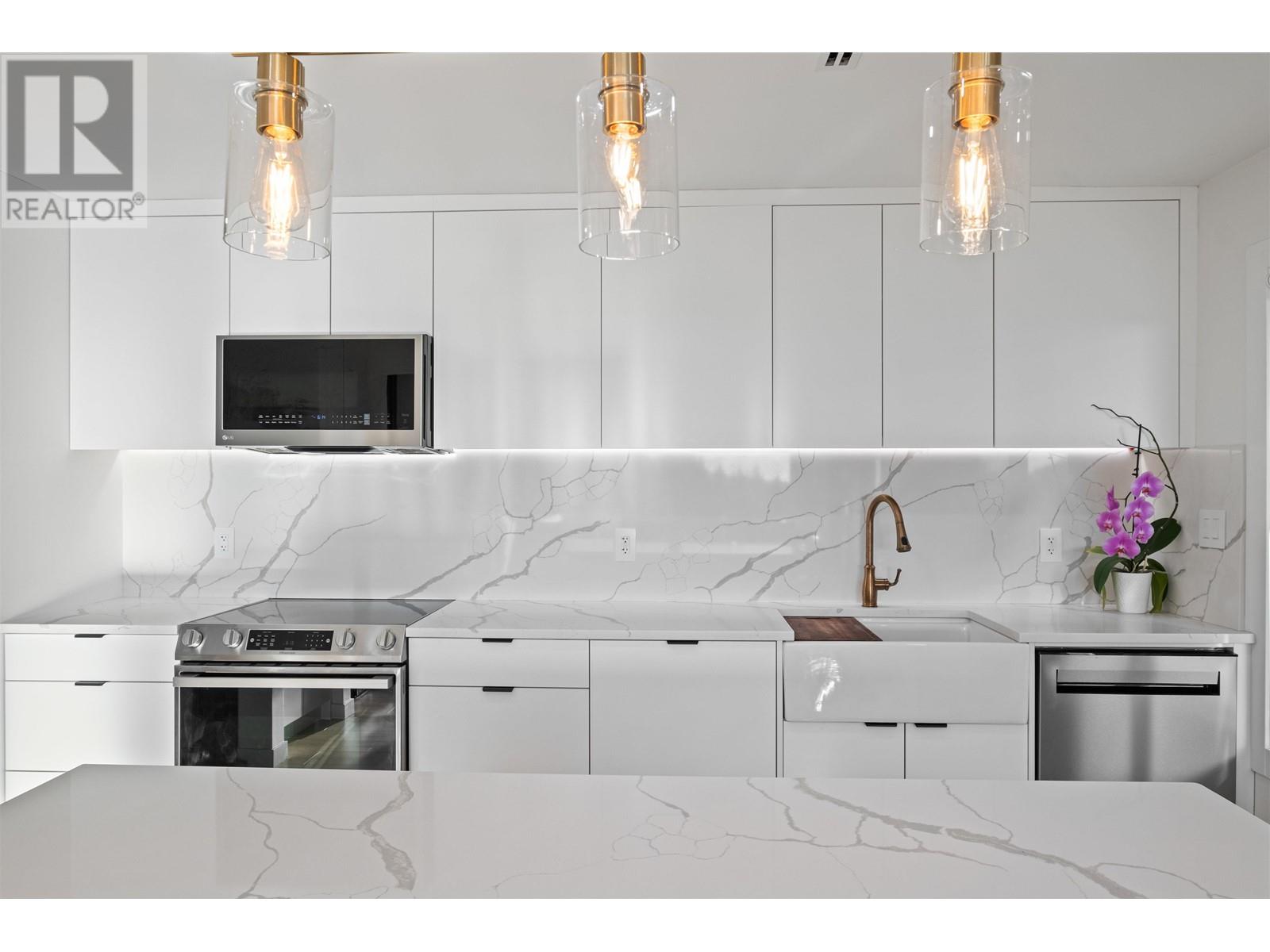 3812 Dalkeith Drive, North Vancouver, British Columbia  V7N 3N6 - Photo 6 - R2968379