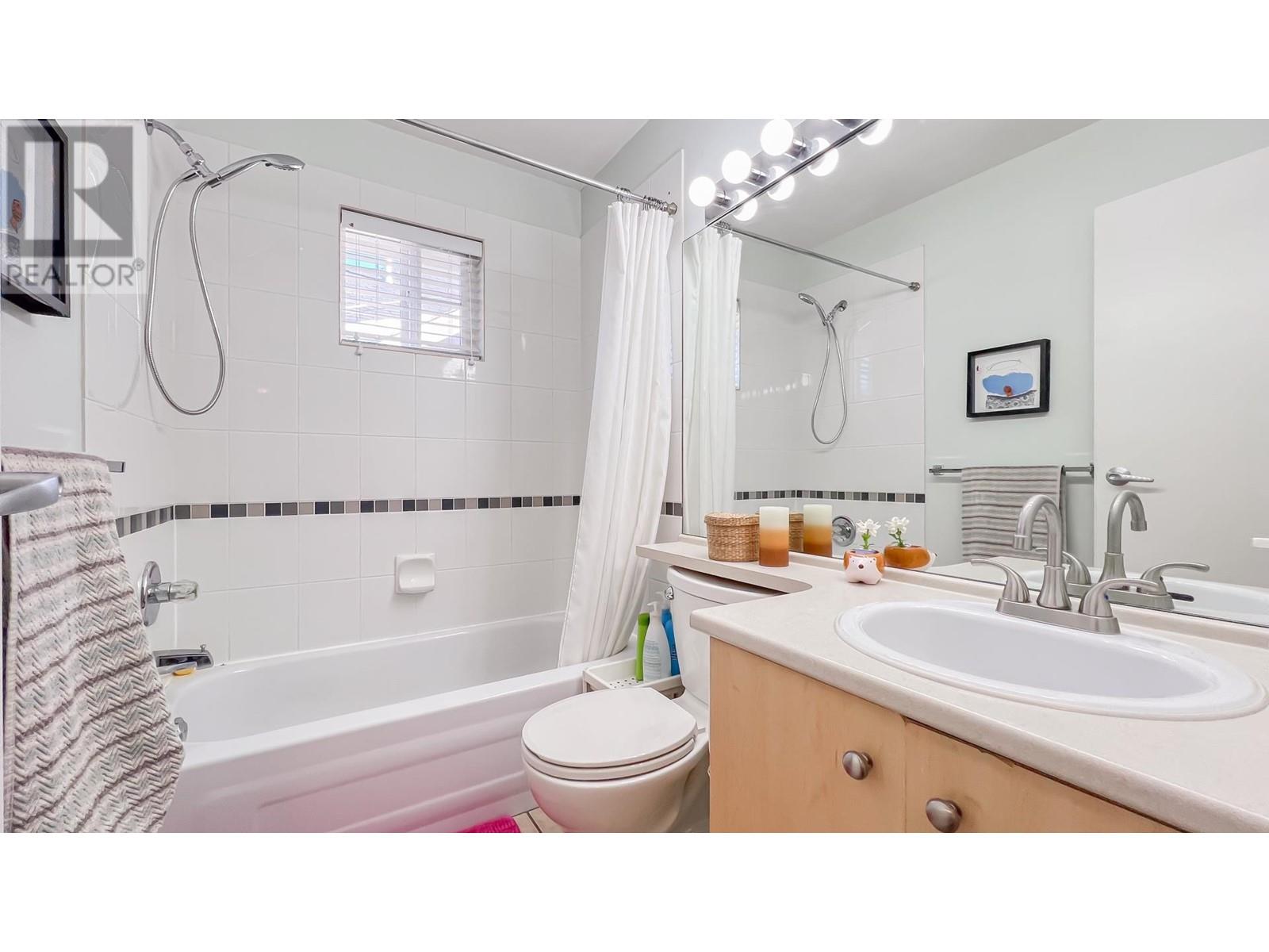 Listing Picture 23 of 27 : 20 9079 JONES ROAD, Richmond / 烈治文 - 魯藝地產 Yvonne Lu Group - MLS Medallion Club Member