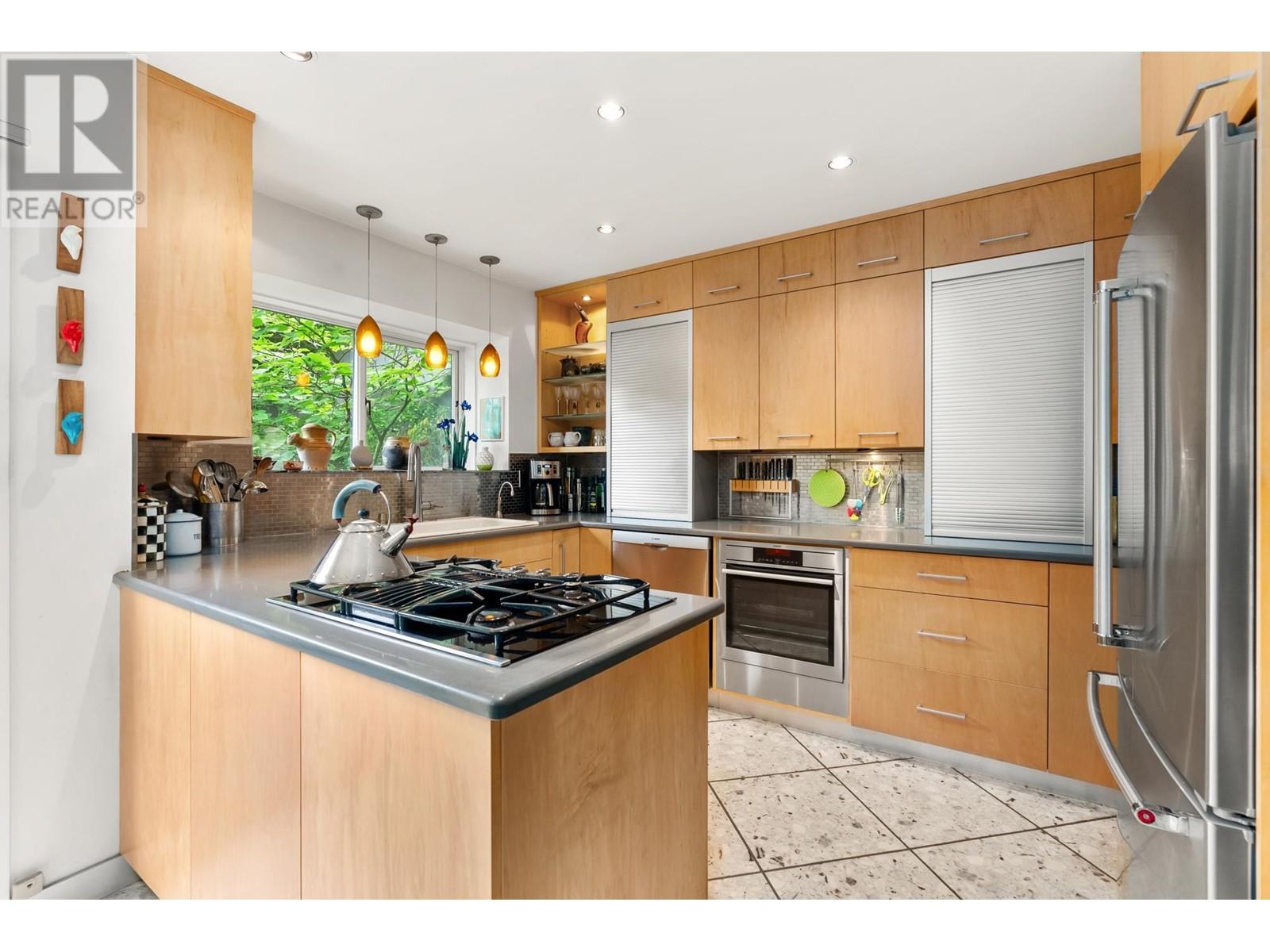 Listing Picture 12 of 33 : 4220 NAUTILUS CLOSE, Vancouver / 溫哥華 - 魯藝地產 Yvonne Lu Group - MLS Medallion Club Member