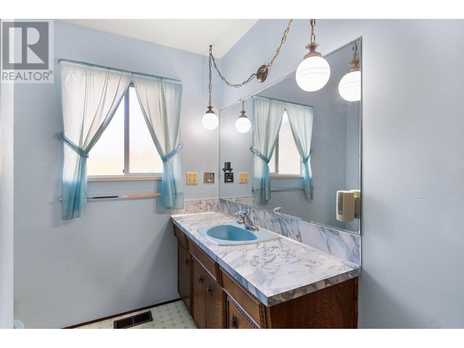 Listing Picture 28 of 40 : 5951 KITTIWAKE DRIVE, Richmond / 烈治文 - 魯藝地產 Yvonne Lu Group - MLS Medallion Club Member