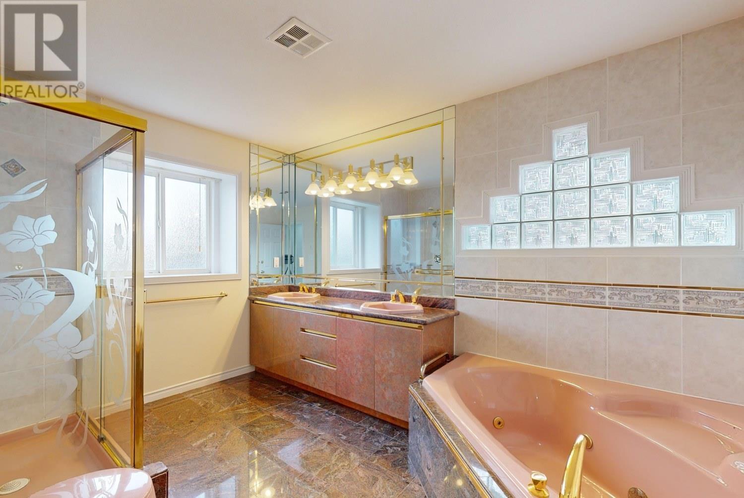 Listing Picture 22 of 38 : 2556 W 20TH AVENUE, Vancouver / 溫哥華 - 魯藝地產 Yvonne Lu Group - MLS Medallion Club Member