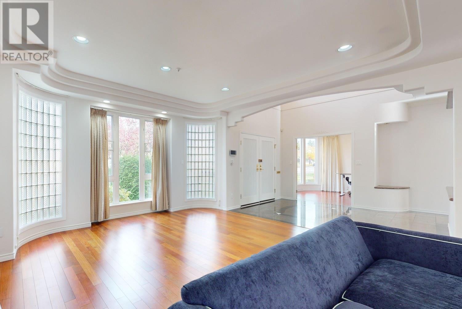 Listing Picture 8 of 38 : 2556 W 20TH AVENUE, Vancouver / 溫哥華 - 魯藝地產 Yvonne Lu Group - MLS Medallion Club Member