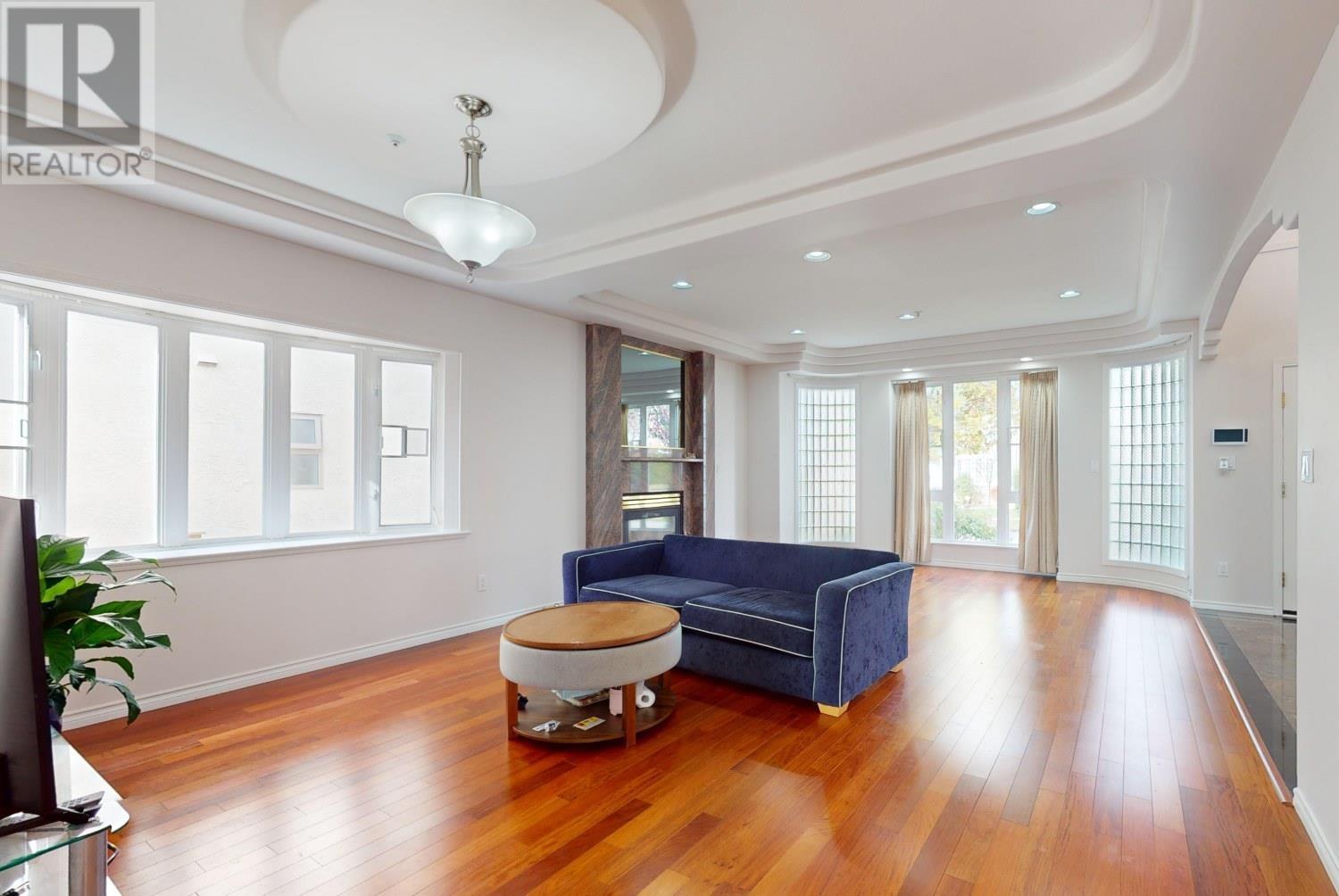 Listing Picture 9 of 38 : 2556 W 20TH AVENUE, Vancouver / 溫哥華 - 魯藝地產 Yvonne Lu Group - MLS Medallion Club Member