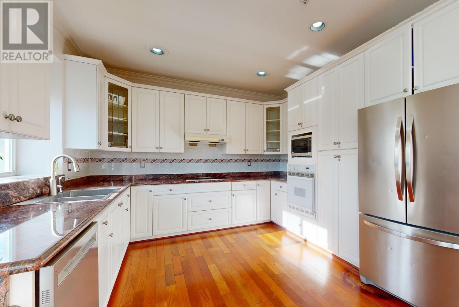 Listing Picture 10 of 38 : 2556 W 20TH AVENUE, Vancouver / 溫哥華 - 魯藝地產 Yvonne Lu Group - MLS Medallion Club Member