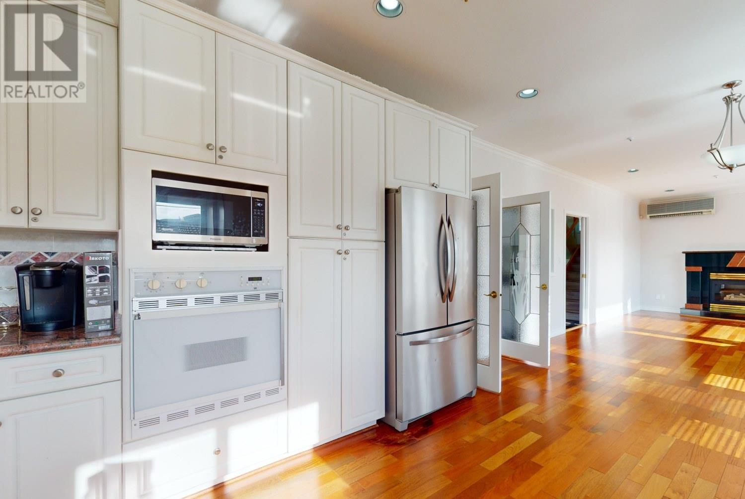 Listing Picture 11 of 38 : 2556 W 20TH AVENUE, Vancouver / 溫哥華 - 魯藝地產 Yvonne Lu Group - MLS Medallion Club Member