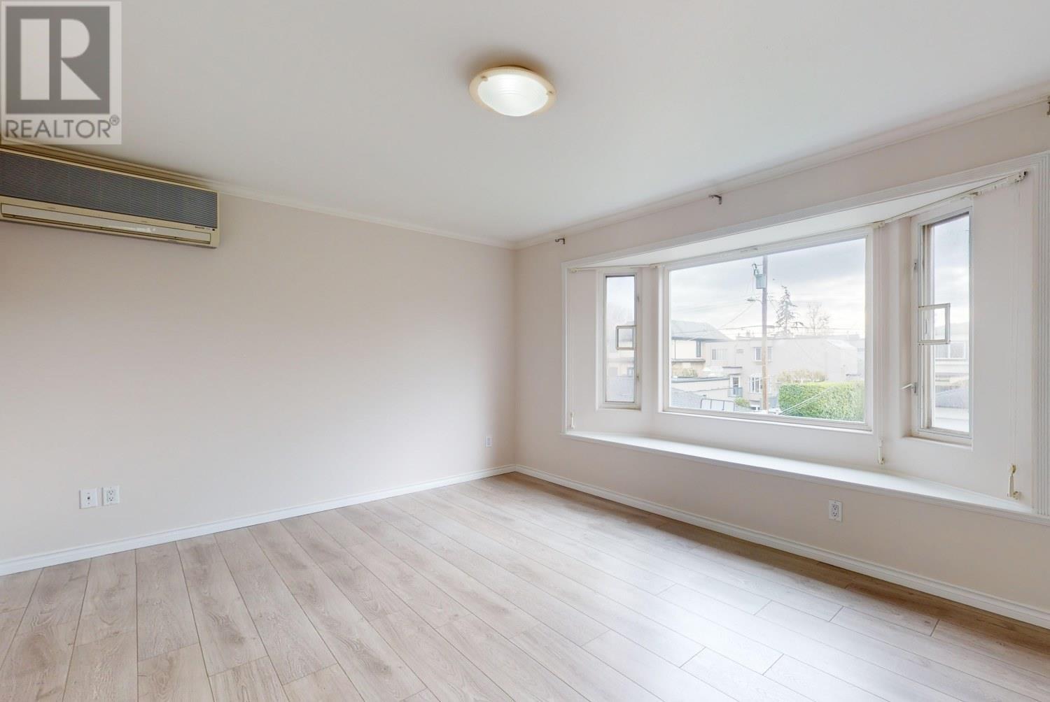 Listing Picture 20 of 38 : 2556 W 20TH AVENUE, Vancouver / 溫哥華 - 魯藝地產 Yvonne Lu Group - MLS Medallion Club Member