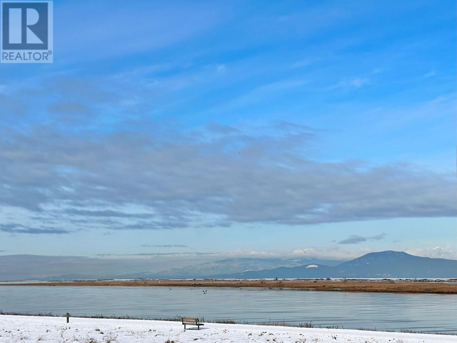 Listing Picture 2 of 23 : 3500 RIVER ROAD, Richmond / 烈治文 - 魯藝地產 Yvonne Lu Group - MLS Medallion Club Member