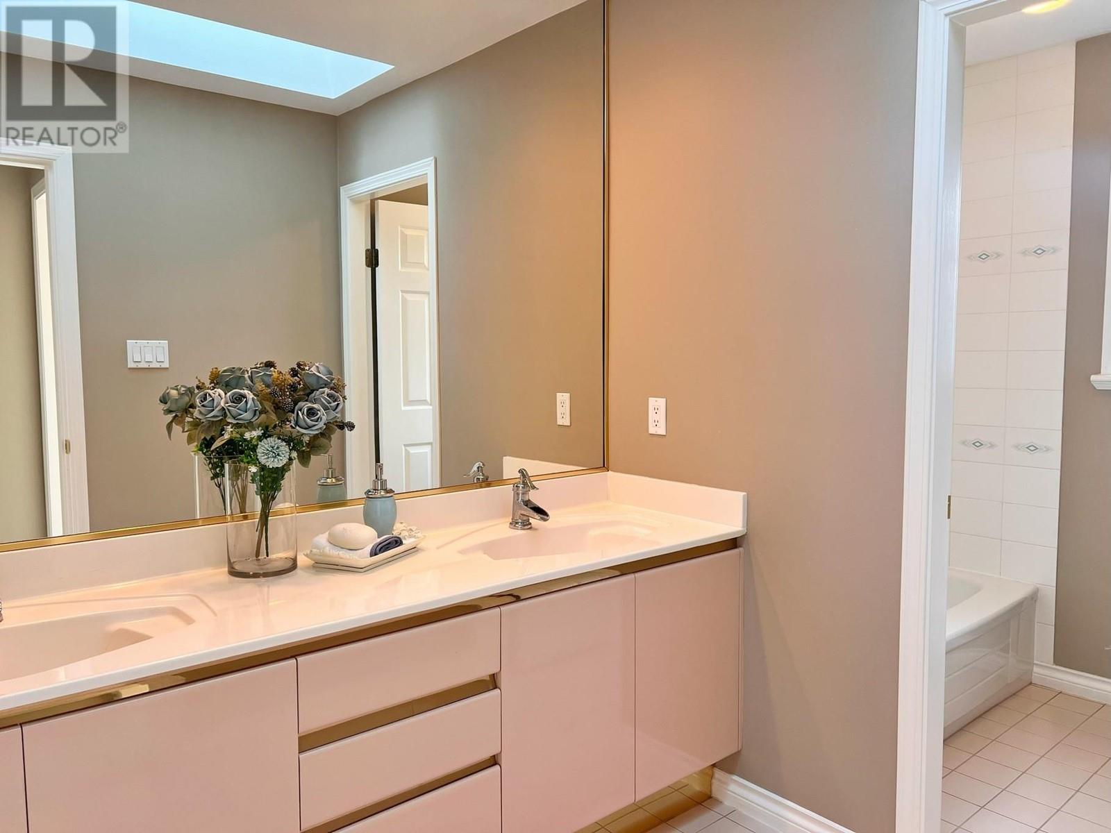 Listing Picture 17 of 23 : 3500 RIVER ROAD, Richmond / 烈治文 - 魯藝地產 Yvonne Lu Group - MLS Medallion Club Member