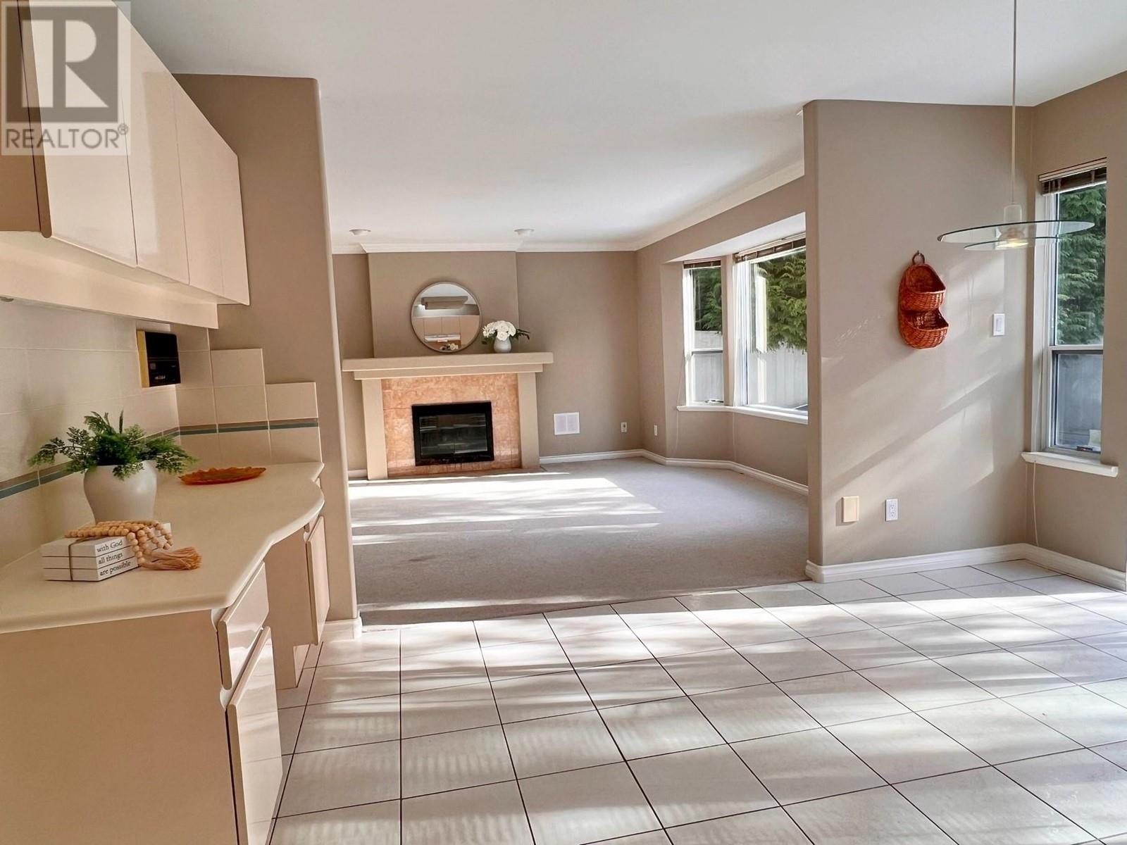 Listing Picture 6 of 23 : 3500 RIVER ROAD, Richmond / 烈治文 - 魯藝地產 Yvonne Lu Group - MLS Medallion Club Member