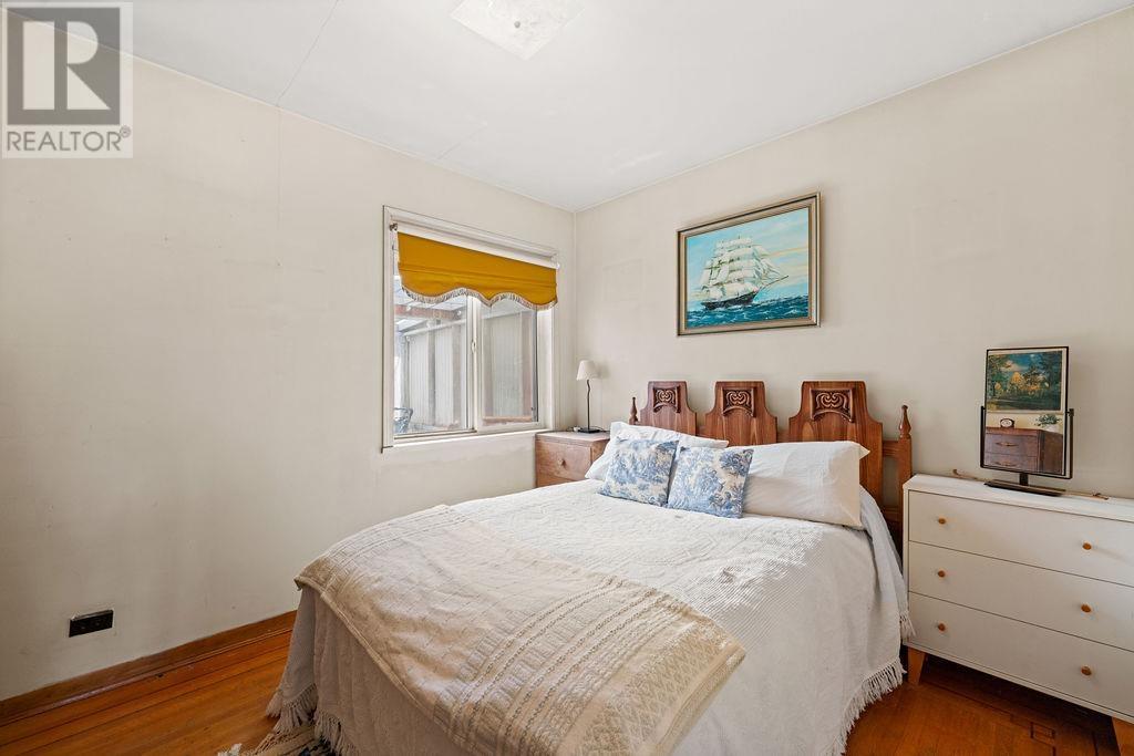 Listing Picture 12 of 19 : 996 E 12TH AVENUE, Vancouver / 溫哥華 - 魯藝地產 Yvonne Lu Group - MLS Medallion Club Member