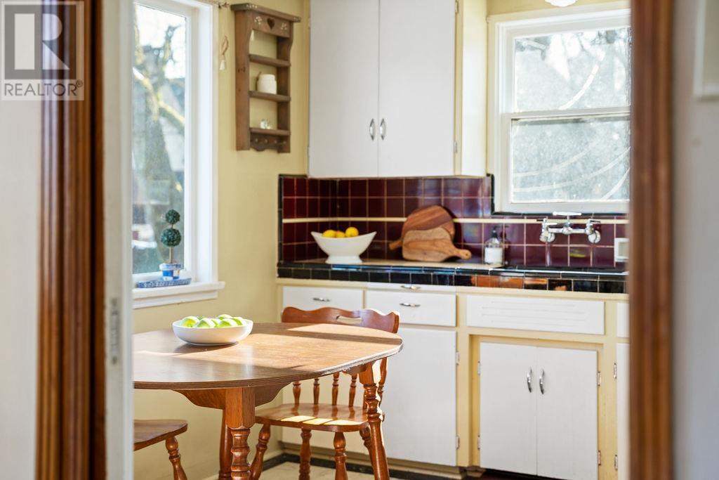 Listing Picture 10 of 19 : 996 E 12TH AVENUE, Vancouver / 溫哥華 - 魯藝地產 Yvonne Lu Group - MLS Medallion Club Member