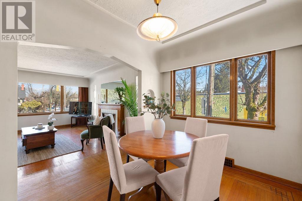 Listing Picture 5 of 19 : 996 E 12TH AVENUE, Vancouver / 溫哥華 - 魯藝地產 Yvonne Lu Group - MLS Medallion Club Member