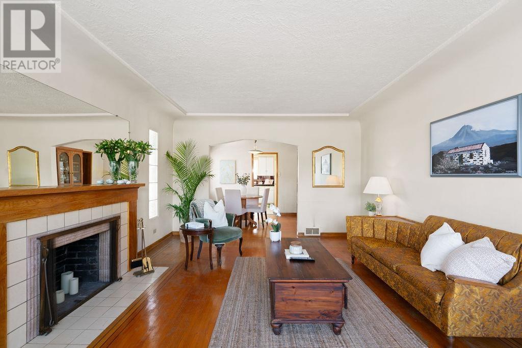 996 E 12TH AVENUE, Vancouver