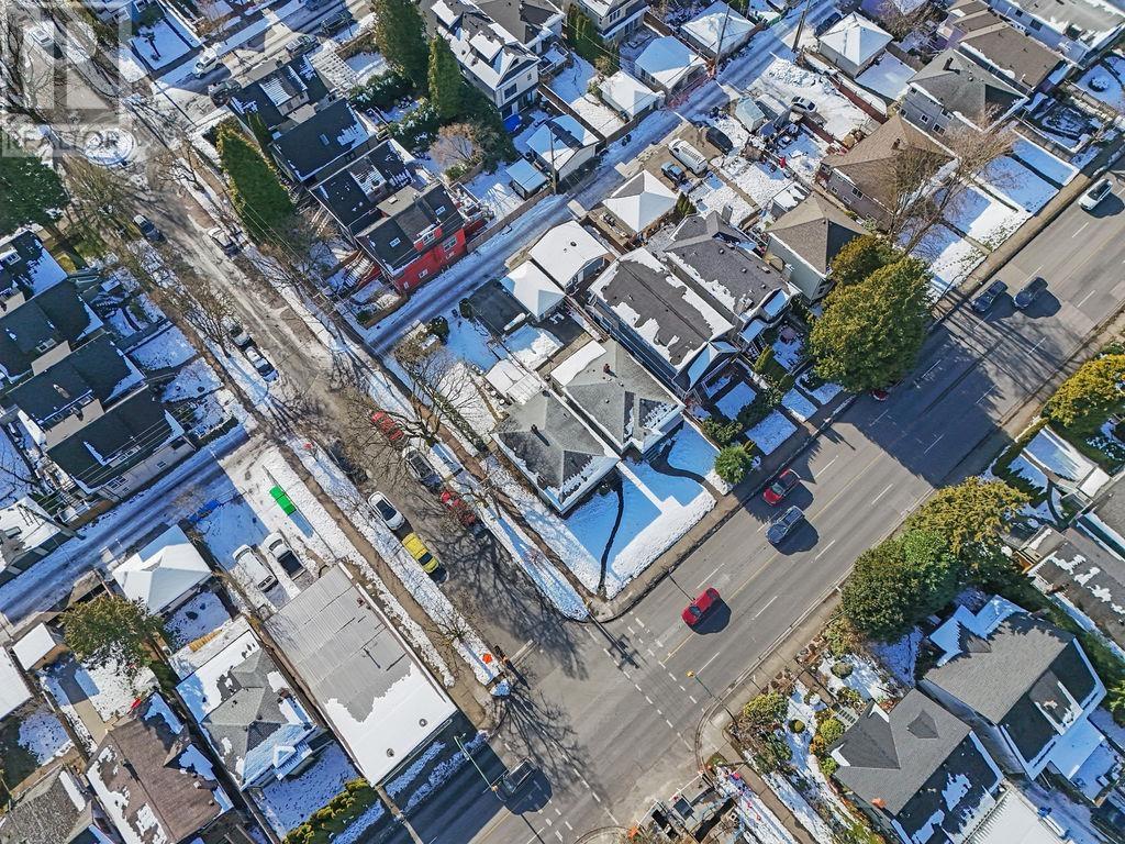 Listing Picture 17 of 19 : 996 E 12TH AVENUE, Vancouver / 溫哥華 - 魯藝地產 Yvonne Lu Group - MLS Medallion Club Member