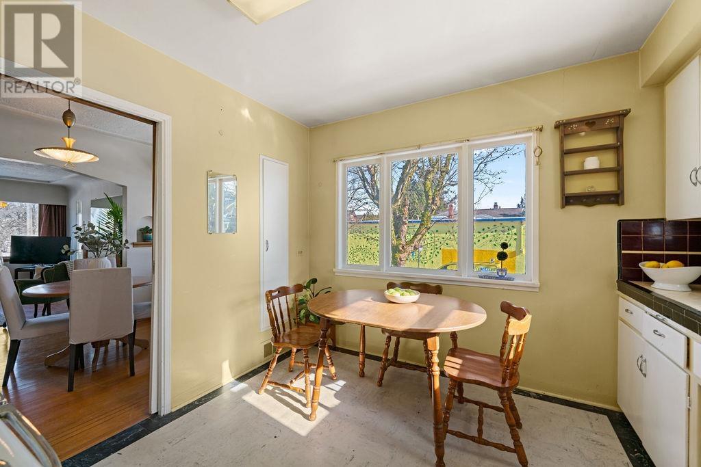 Listing Picture 8 of 19 : 996 E 12TH AVENUE, Vancouver / 溫哥華 - 魯藝地產 Yvonne Lu Group - MLS Medallion Club Member